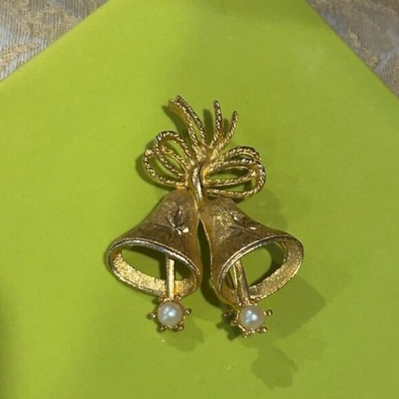 HOLIDAY🎄🎄MAMSELLE Christmas Bells Gold Holiday BROOCH - Picture 8 of 10